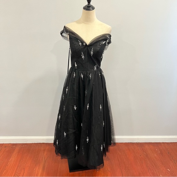 MAC Duggal Black Off The Shoulder Pearl Embellished Tulle Cocktail Dress Reemoly - Picture 8 of 17